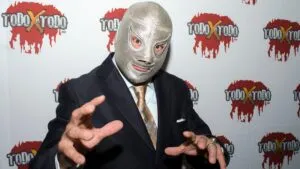 El Hijo del Santo se despide de la lucha libre con triunfo en el Palacio de los Deportes