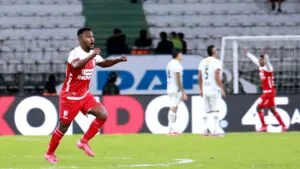 Santa Fe tendría listo el reemplazo de Elvis Perlaza