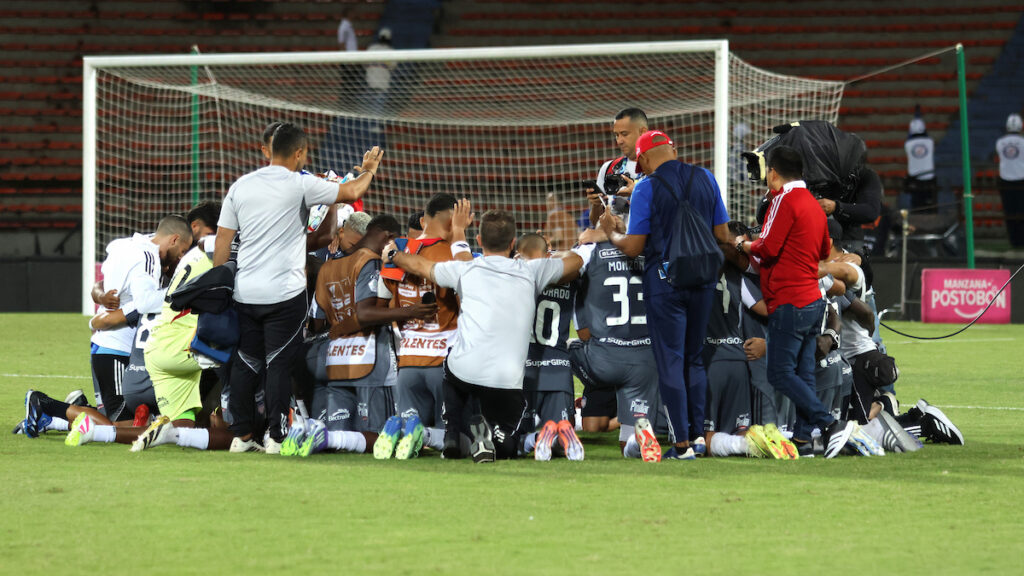 Platilla de Junior celebra el paso a la final. - Vizzor Image.