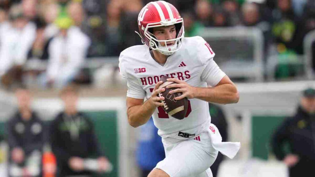 Fernando Mendoza durante el Oregon vs Indiana NCAA 2025