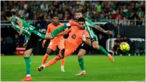 El Barcelona arrolla al Betis y se aferra al primer puesto de LaLiga