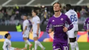 Fiorentina resuelve en casa y derrota 2-1 al Dynamo Kiev