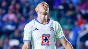 Cruz Azul no concreta la venta de Giakoumakis al fútbol brasileño