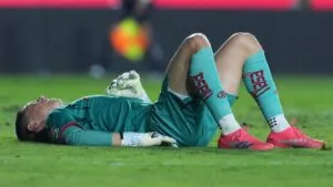 ¡De héroe a villano! Error de Hugo González le da la ventaja a Tigres