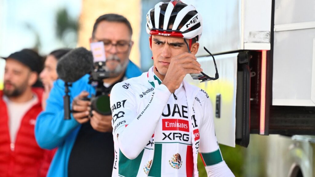 Isaac del Toro con el UAE Team Emirates