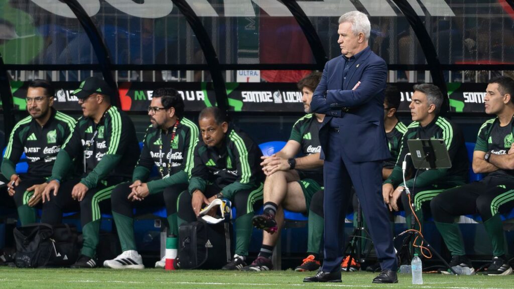 Javier Aguirre llega a Washington para el sorteo del Mundial 2026