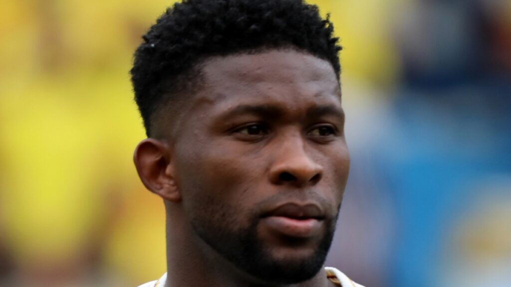 Jefferson Lerma, volante colombiano del Crystal Palace, en la UEFA Conference League.