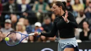 Jessica Pegula mantiene hegemonía sobre Anisimova en la exhibición de A Racquet at The Rock