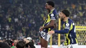 Jhon Durán y un gol agónico para salvar al Fenerbahce ante Galatasaray