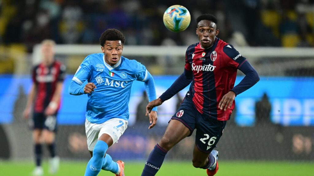 Jhon Lucumí fue titular en la derrota del Bologna ante Napoli en la final de la Supercopa de Italia.