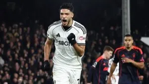 Raúl Jiménez hace historia y alcanza el mejor índice de conversión en penales de la Premier League