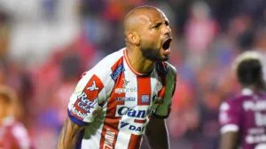 Atlético de San Luis reconoce a Joao Pedro tras conquistar el título de goleo del Apertura 2025