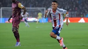 La pelota siempre al 10: José Enamorado derrocha magia con Junior