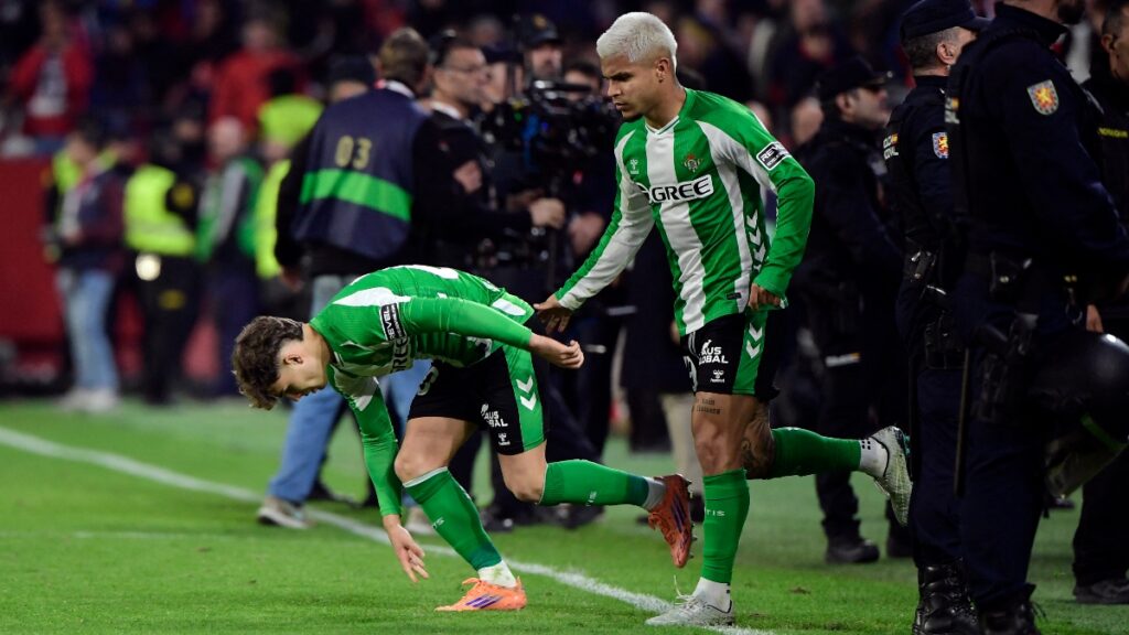 Juan Camilo 'Cucho' Hernández y Nelson Deossa, fueron titulares en el empate a cero entre Rayo Vallecano y Betis.