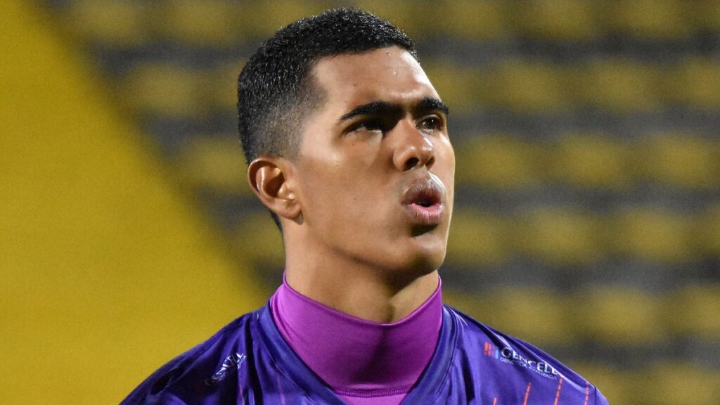 Juan David Castillo, arquero colombiano, brilla en su primera experiencia internacional.