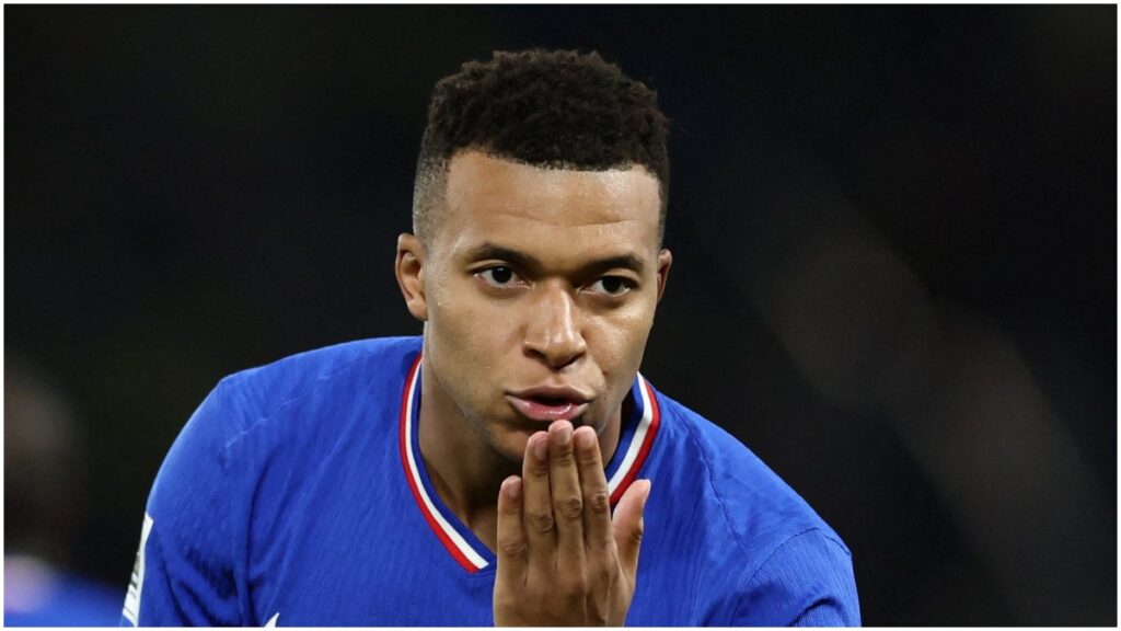 Kylian Mbappé habría utilizado parte de la prima obtenida por el Mundial de Qatar 2022 para realizar el regalo a un policía en junio de 2023 | Reuters