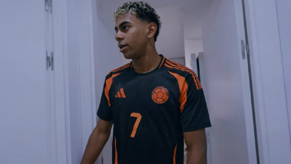 Lamine Yamal inauguró su canal de YouTube con un house tour y la camiseta de la Selección Colombia puesta
