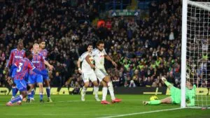 Crystal Palace sufre sin Daniel Muñoz y Leeds lo golea en casa