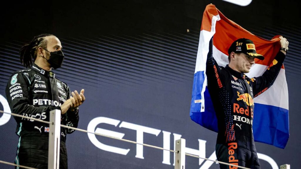 Lewis Hamilton dejó ir la victoria en la última vuelta de la temporada 2021