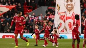 Liverpool homenajea a Diogo Jota y agudiza la crisis del Wolverhampton
