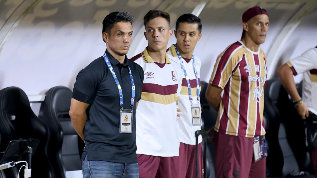 Lucas González, DT del Deportes Tolima en la Liga BetPlay 2025-II.