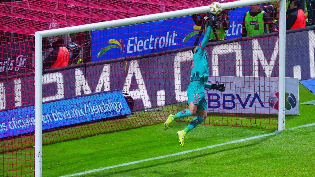 Toluca logró el bicampeonato ante Tigres: Helinho encendió la final, Paulinho empató el global y Alexis Vega selló con penalti.