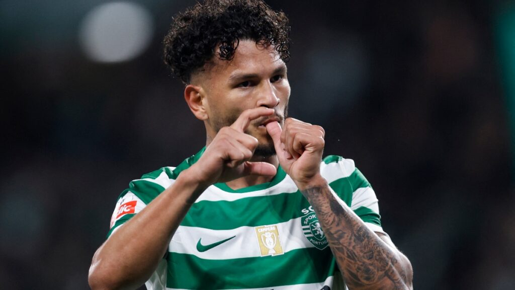 Luis Suarez anotando con el Sporting Cp