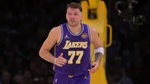 Los Lakers pierden a Luka Doncic por una contusión