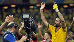 ¡Como un grande, en un partido lleno de leyendas! Mario Yepes se despide del fútbol