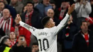 Mbappé sigue al acecho del récord de Cristiano y el Real Madrid vuelve al triunfo