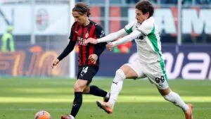 Milan deja escapar la victoria y compromete la cima; Santi Gimenez sigue sin jugar