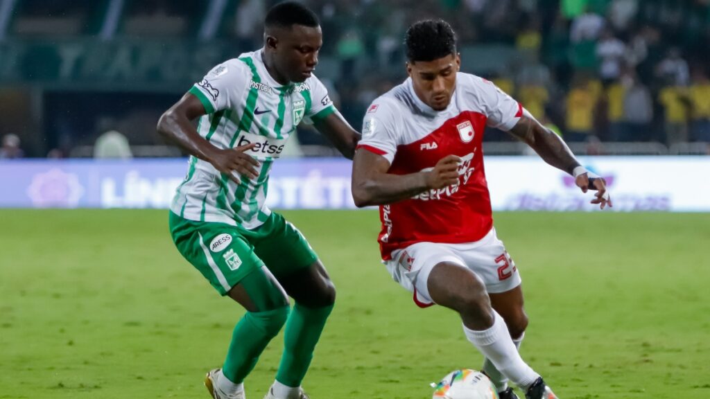 Atlético Nacional ante Independiente Santa Fe en la Liga BetPlay 2025-II.