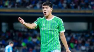 Obed Vargas, entre los 10 mejores jóvenes del fútbol mundial