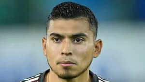 Orbelín Pineda guía la goleada del AEK Atenas con un gol de cabeza al ángulo