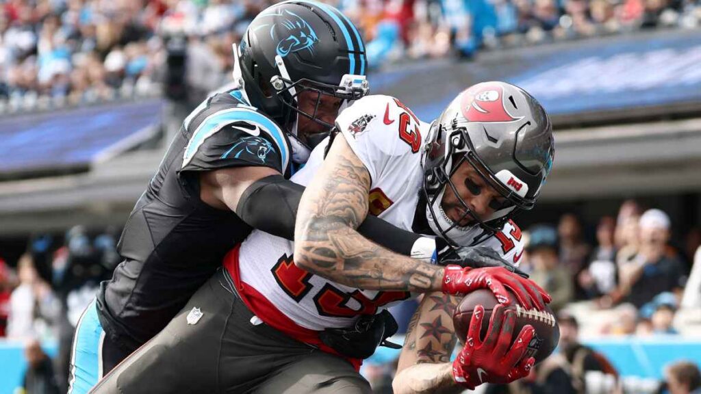 Mike Evans durante el Panthers vs Buccaneers NFL 2025