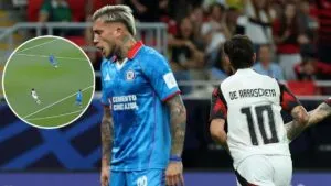 ¡Les adelanta la Navidad! Gonzalo Piovi y el increíble error con el que Cruz Azul se fue abajo ante Flamengo