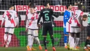 Real Betis y el Rayo Vallecano se anulan en un juego manchado por el arbitraje