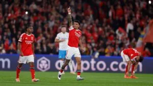 Richard Ríos, con traje de Champions League