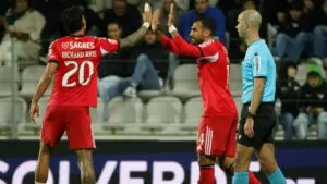 Richard Ríos no baja el ritmo con el Benfica