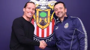 Chivas asegura a Rubén González hasta 2028