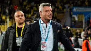 Detienen al presidente del Fenerbahce, Sadettin Saran, por presunto consumo de drogas
