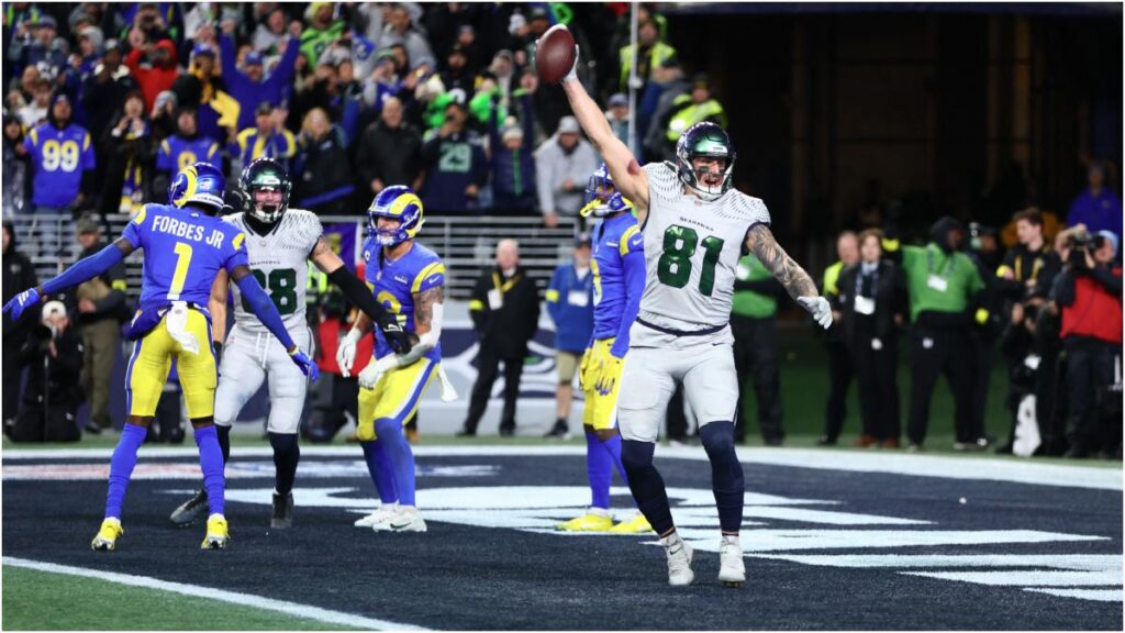 Eric Saubert concretó la jugada, sellando el triunfo de Seattle. IMAGN IMAGES via Reuters Connect