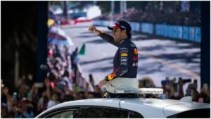 Checo Pérez felicita a Lando Norris tras su primer campeonato mundial