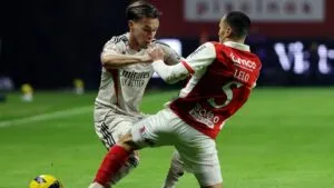 Richard Ríos empuja pero Benfica no pasa del empate en Braga