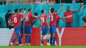 ¡Feria de goles! Steaua Bucarest derrota al Feyenoord en el último suspiro