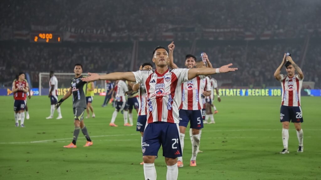 Teofilo Gutierrez celebra gol de Junior a Nacional