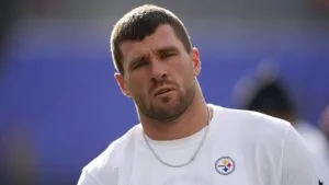 T.J. Watt, hospitalizado con un problema en el pulmón