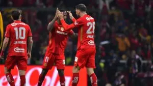 Helinho y Paulinho mantienen vivo al Toluca y empatan la final ante Tigres