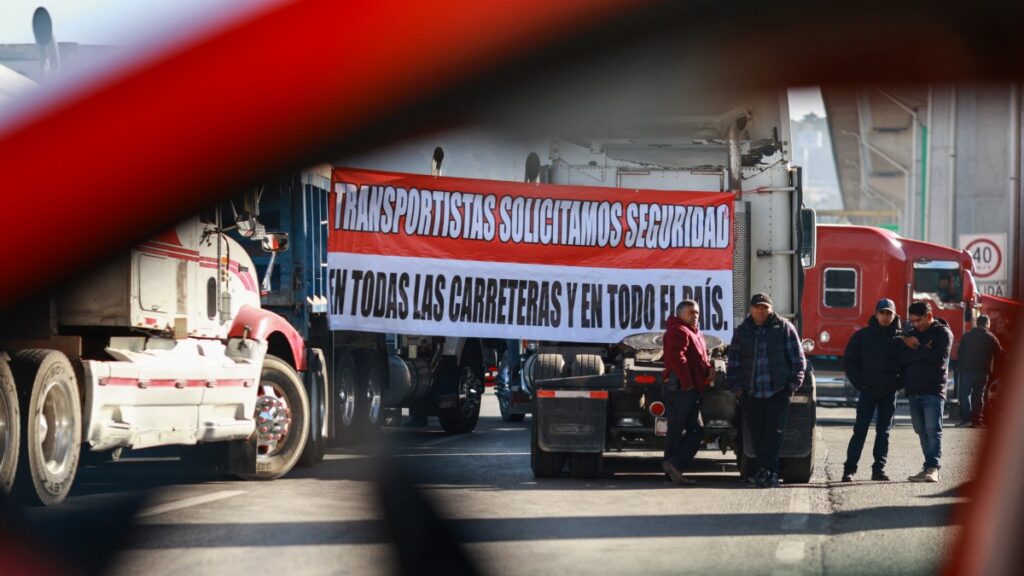 Transportistas harán nuevos bloqueos en carreteras federales