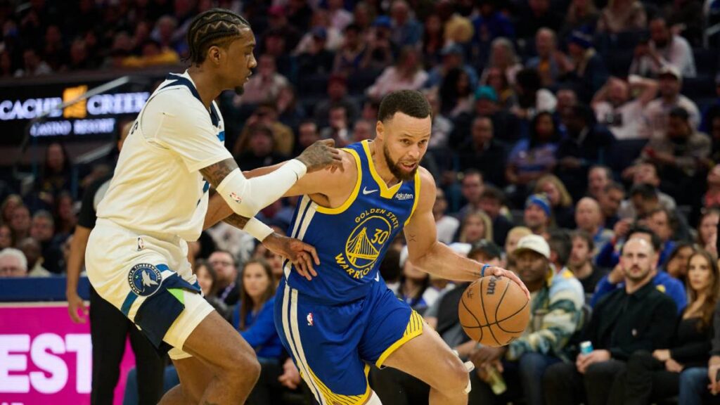 Stephen Curry vuelve con 39 puntos, pero Warriors caen ante Timberwolves